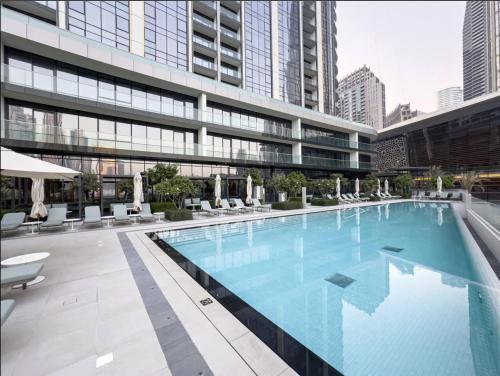 Avelon Signature Luxury Residence Facing Burj Khalifa Downtown Dubai - Tap to explore photos