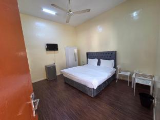 Studio Apartment With Attached Kitchen & Bathroom - Tap to explore photos