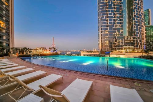 Seraya Residences at 52-42 EMAAR - Tap to explore photos