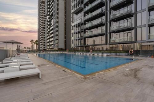 BLVD - Upgraded Highrise Suites - Tap to explore photos