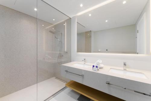Maison Privee - Seaside JBR Living w/ Open Sea & Bluewaters Views