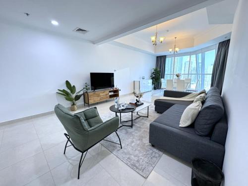 Deluxe Apartment With Panoramic View Near Metro - Tap to explore photos