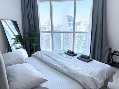 Deluxe Apartment With Panoramic View Near Metro - Tap to explore photos