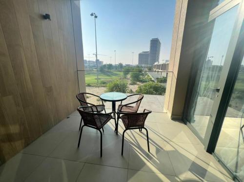 Room for rent in a luxury villa - Tap to explore photos