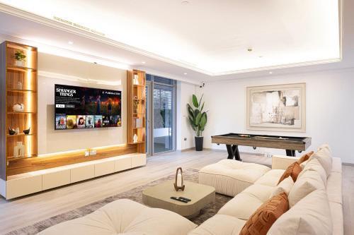 Next'Living - Luxury Private Room in a Shared Villa - Tap to explore photos
