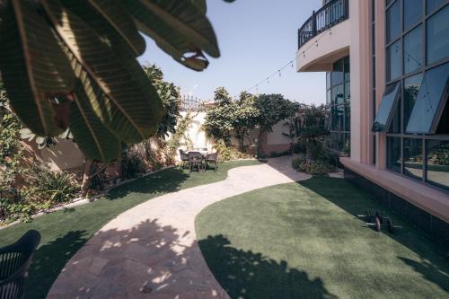 Full Moon Guesthouse - Tap to explore photos
