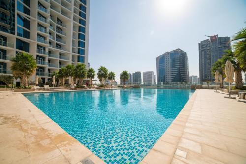 Vacay Lettings - Damac Prive studio - Tap to explore photos