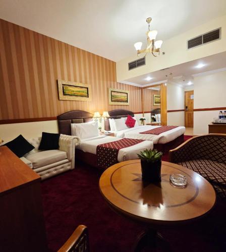 Golden California Hotel