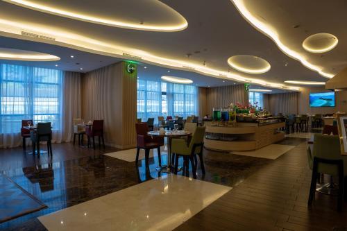 Grand Bellevue Hotel Apartment Dubai - Tap to explore photos