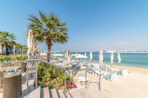 Bright Beachfront Studio with Breathtaking Views - Tap to explore photos
