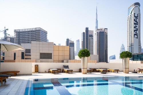 Escape24 Spacious Studio with Balcony near Dubai Mall - Tap to explore photos