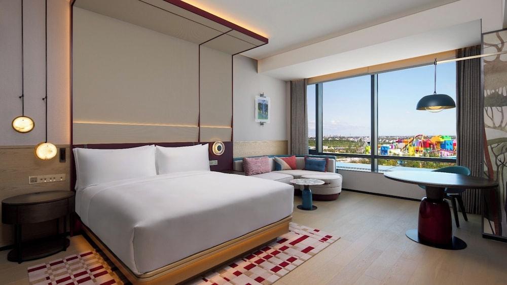 Canopy By Hilton Shanghai Belfry Plaza Room Type - KING DELUXE ROOM THEME PARK VIEW