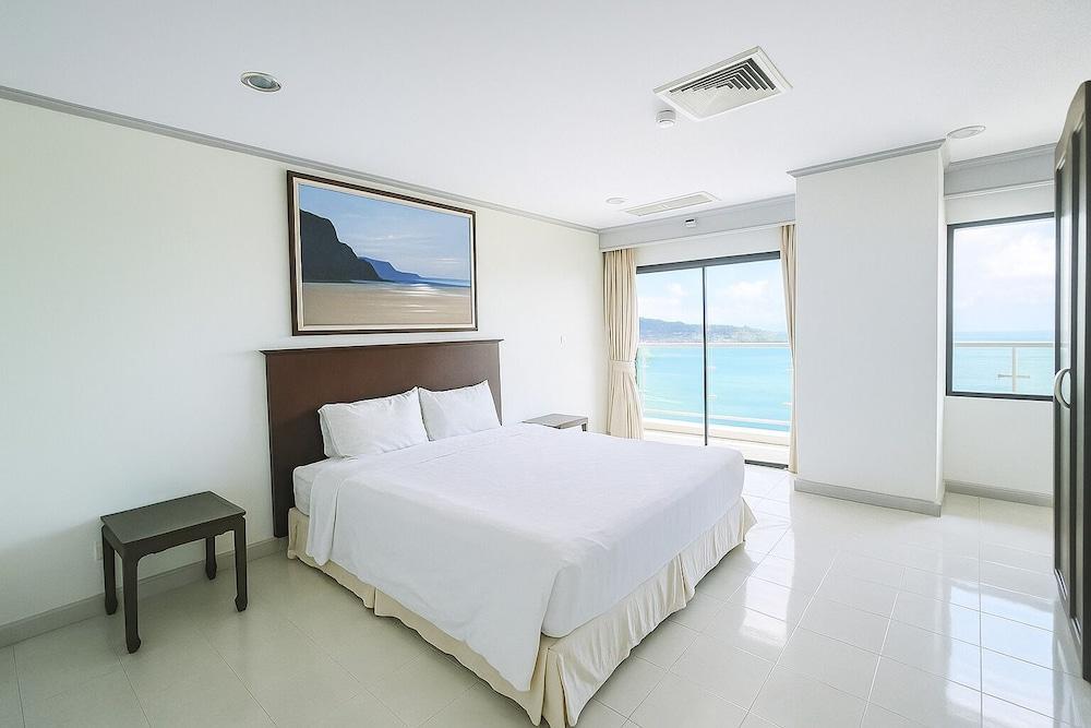 Patong Beachfront Tower 3 BR Penthouse - Tap to explore photos