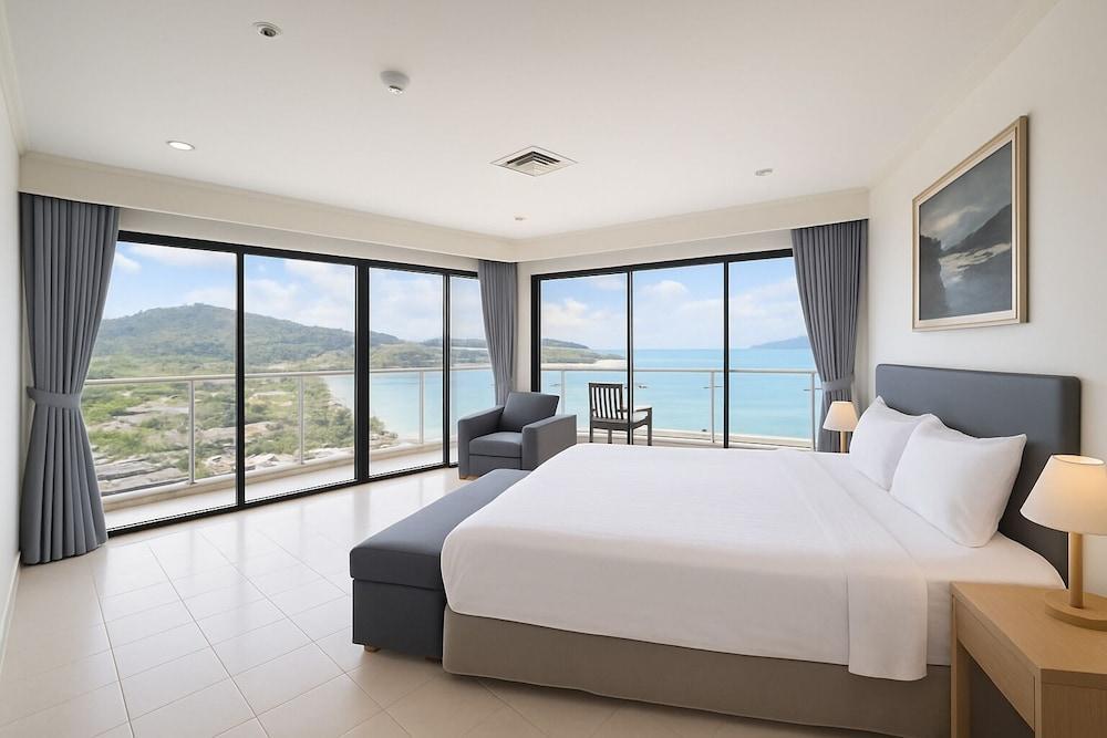 Patong Beachfront Tower 3 BR Penthouse Room Type - Panoramic Penthouse, 3 Bedrooms, Beach View, Beachfront