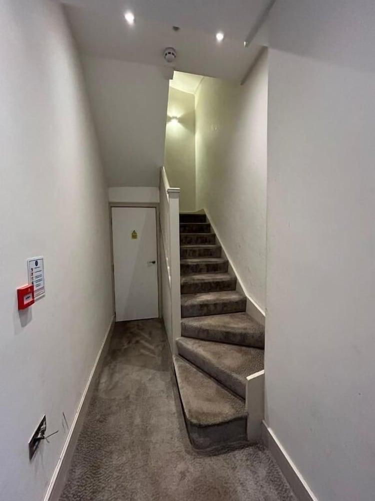 Wembley Park Flats | 5 mins from Station - Tap to explore photos