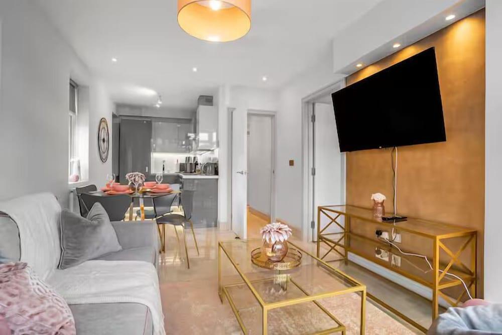Wembley Park Flats | 5 mins from Station - Tap to explore photos
