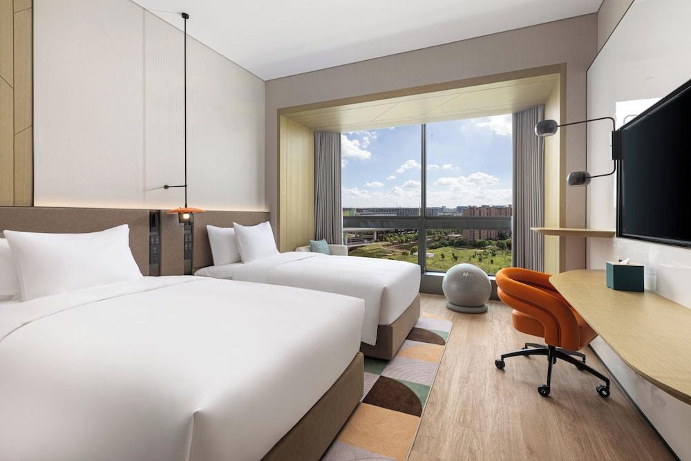EVEN Hotel Shanghai Hongqiao CBD by IHG Room Type - Standard Room, 2 Double Beds, Garden View