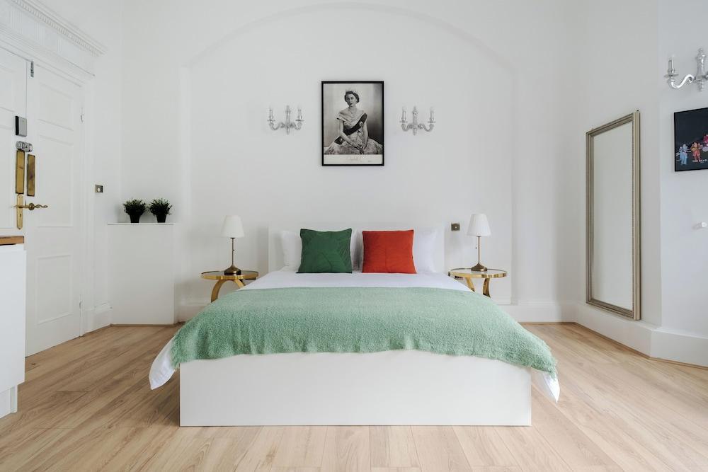 LONDONERS│Mayfair Serviced Apartments - Tap to explore photos