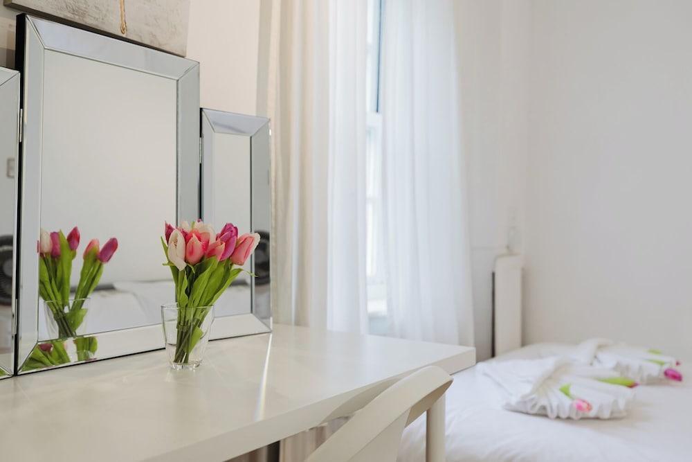 3BR Tower Bridge Parking WiFi Room Type - Luxury House, City View 3BR Tower Bridge Parking WiFi Room Type - Luxury House, City View