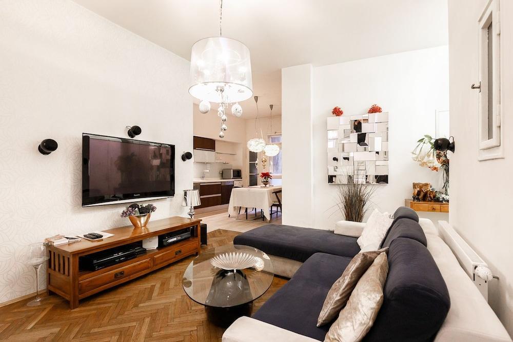 Apartment Deluxe Rybna 25 - Tap to explore photos