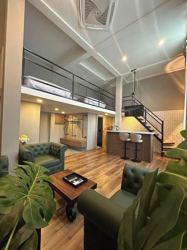 ThaiLoft Room Type - Modern Loft Quadruple Room