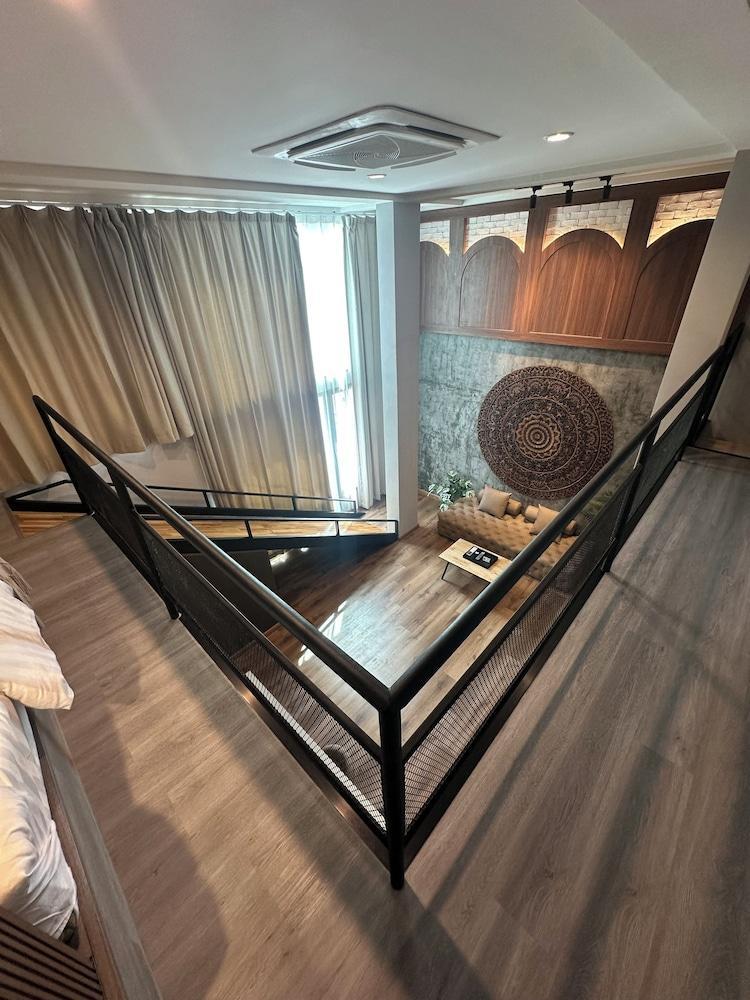 ThaiLoft Room Type - Classic Thai style Quadruple Room