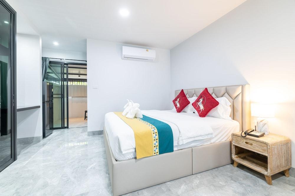 Phuket Leisure Time Hotel Room Type - Family Suite, Kitchenette, Garden View