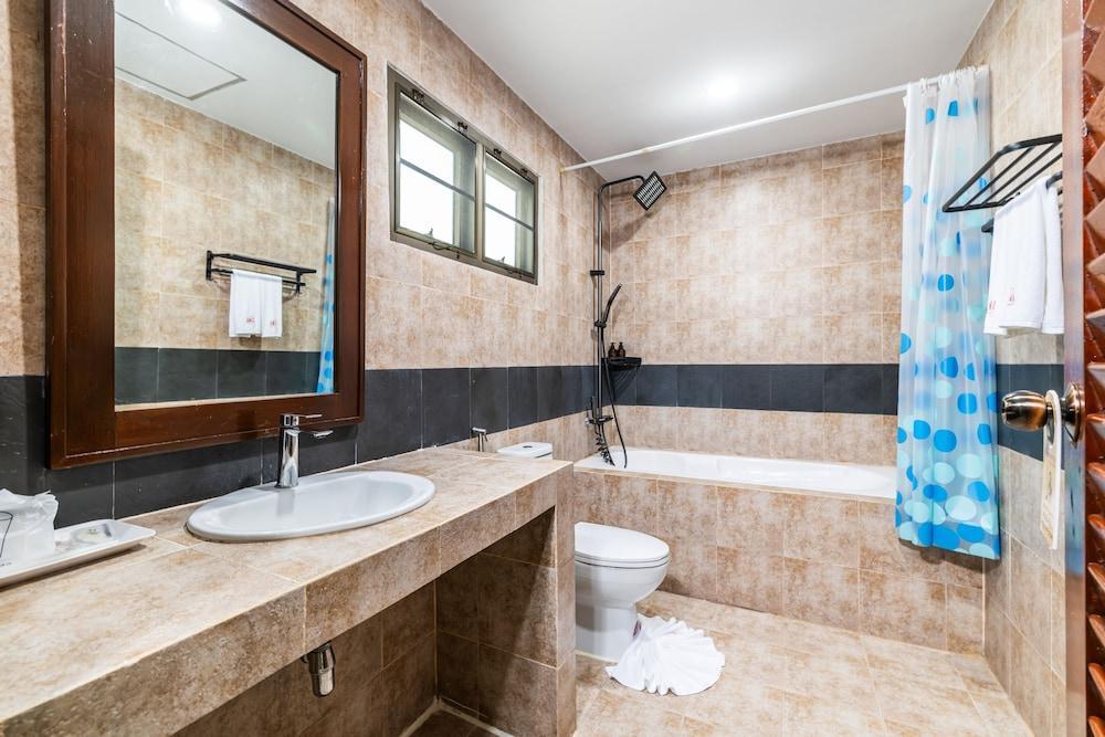 Phuket Leisure Time Hotel Room Type - Superior Twin Room, Multiple Beds, Garden View