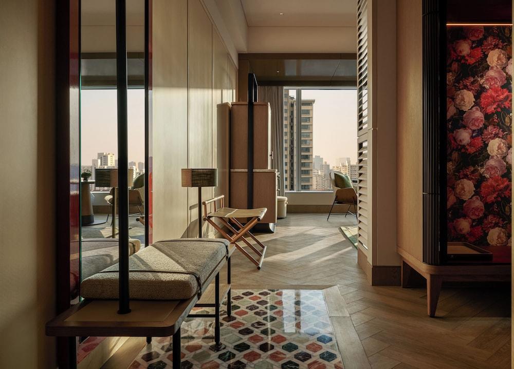 Andaz Shanghai ITC Room Type - Room, 2 Twin Beds, City View, Corner