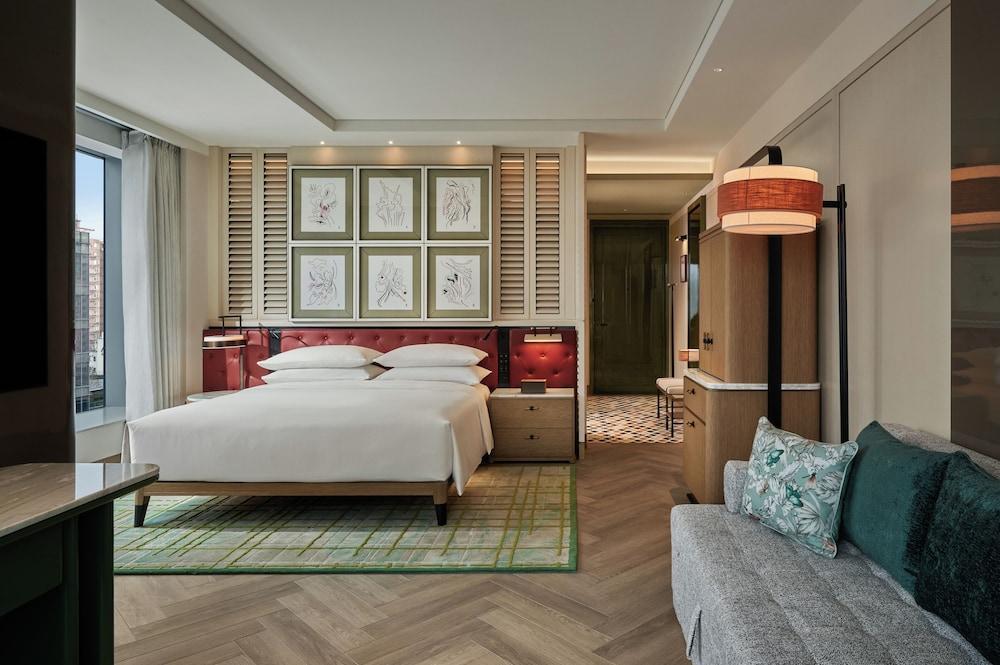 Andaz Shanghai ITC Room Type - Room, 1 King Bed, City View, Corner