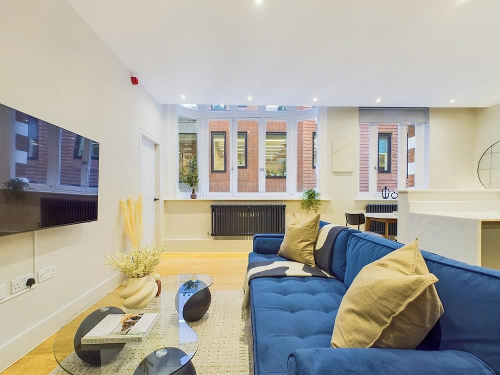 Be London - Piccadilly Circus Residences - Tap to explore photos