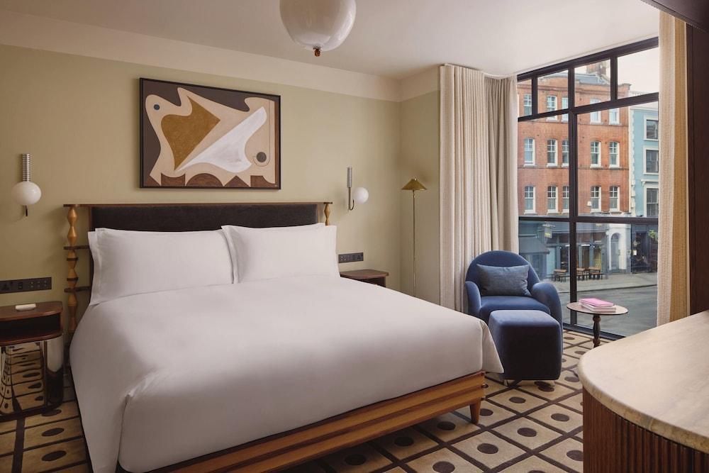 The Newman Room Type - Suite, 1 King Bed