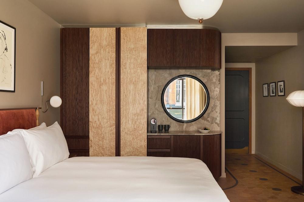 The Newman Room Type - Superior Room