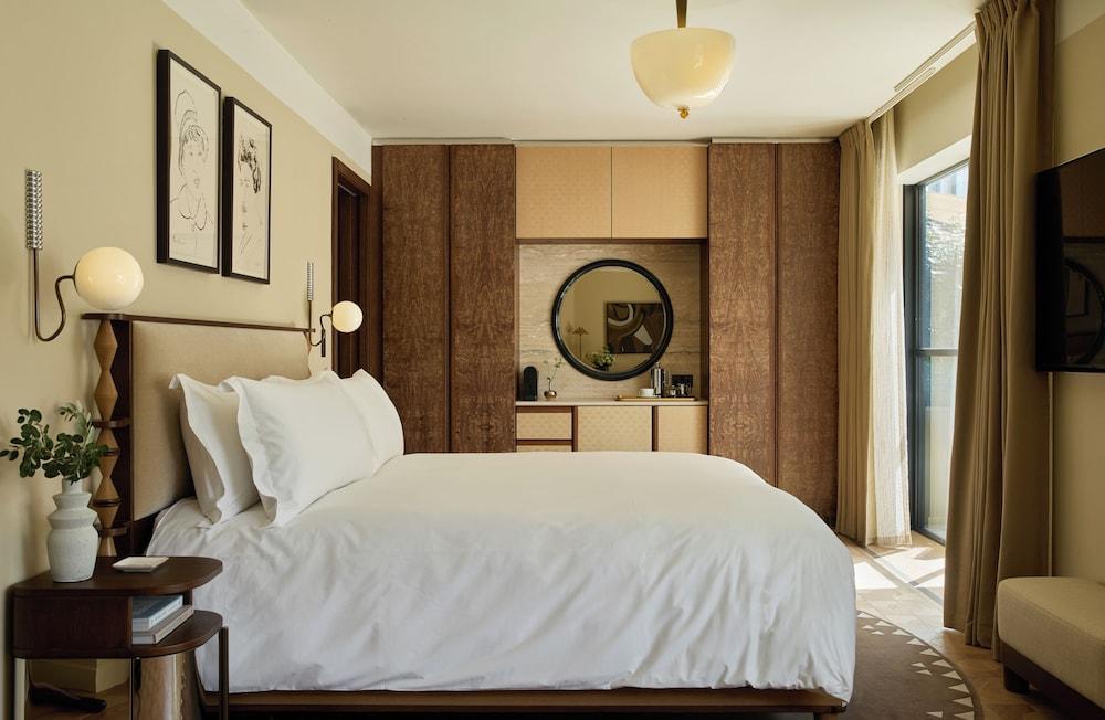 The Newman Room Type - Studio