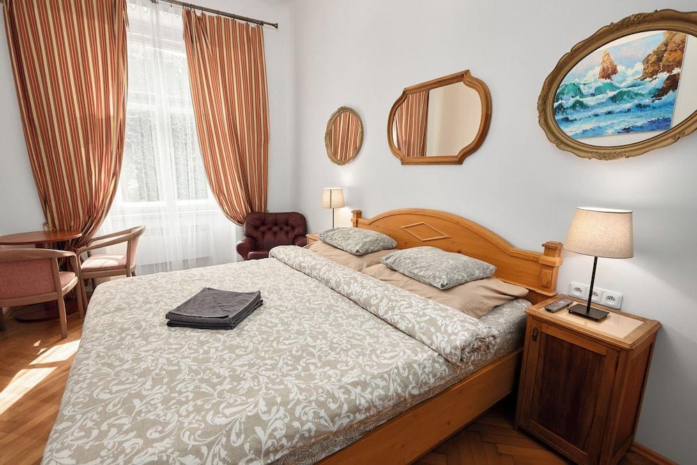 Central & Parking Assistance Room Type - Superior Apartment, 3 Bedrooms, Ground Floor Central & Parking Assistance Room Type - Superior Apartment, 3 Bedrooms, Ground Floor