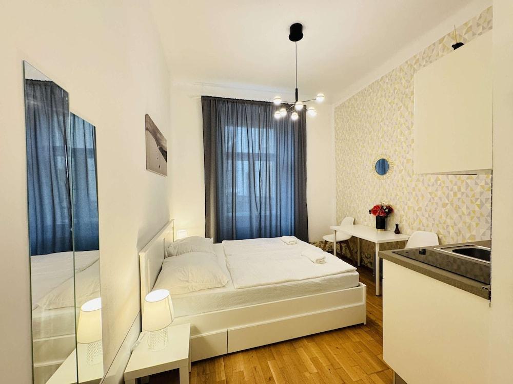 Central & Parking Assistance Room Type - Apartment, City View, Ground Floor Central & Parking Assistance Room Type - Apartment, City View, Ground Floor