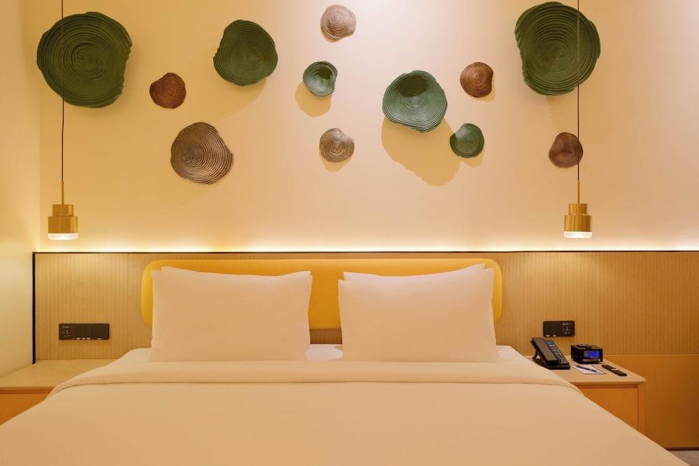 TMG Hotel Tebet Marclan Collection Room Type - Metro Room King Bed