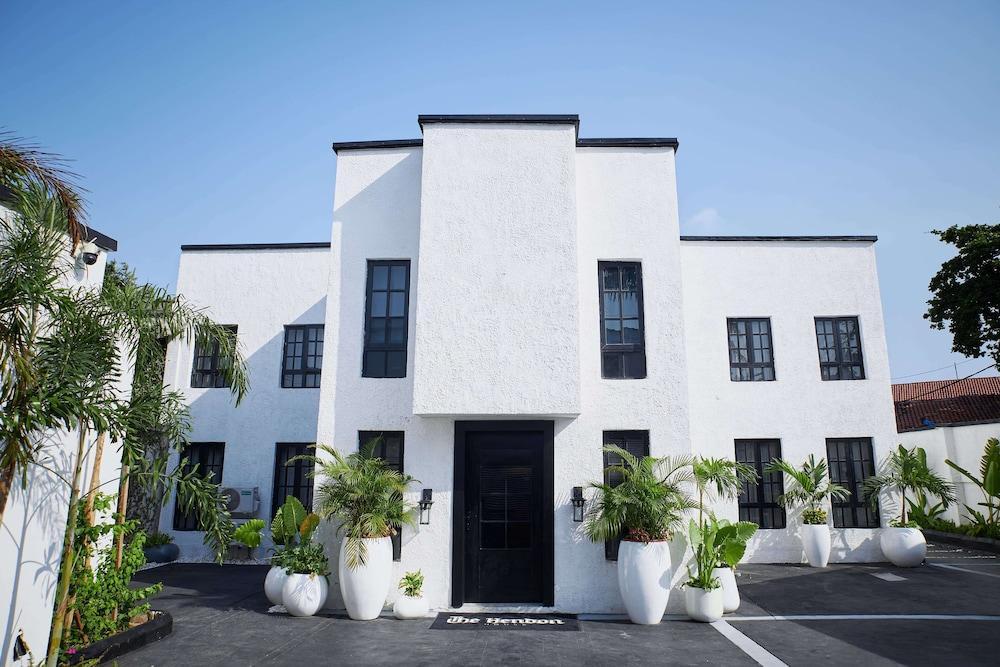 The Hendon House