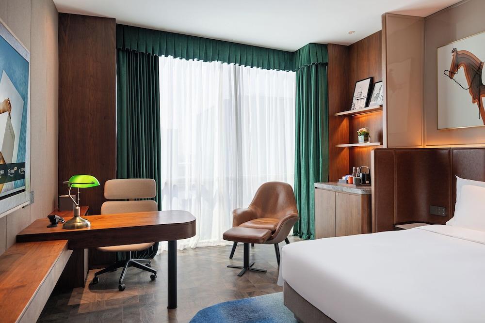 Novotel Shanghai Baoshan Jiusi - Tap to explore photos