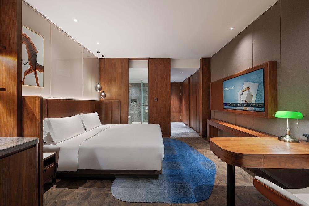 Novotel Shanghai Baoshan Jiusi Room Type - Superior Room, 1 King Bed