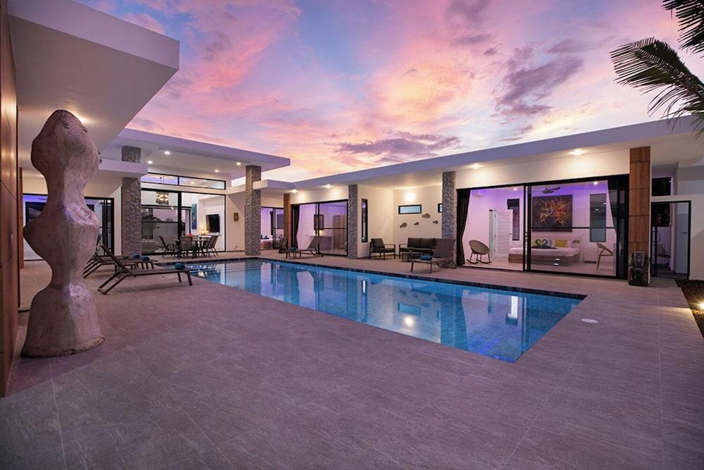 Modern 5 Bedrooms Pool Villa Curtis Room Type - Luxury Villa, 5 Bedrooms, Private Pool, Pool View