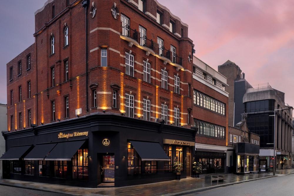 The Kensington Hideaway - Tap to explore photos