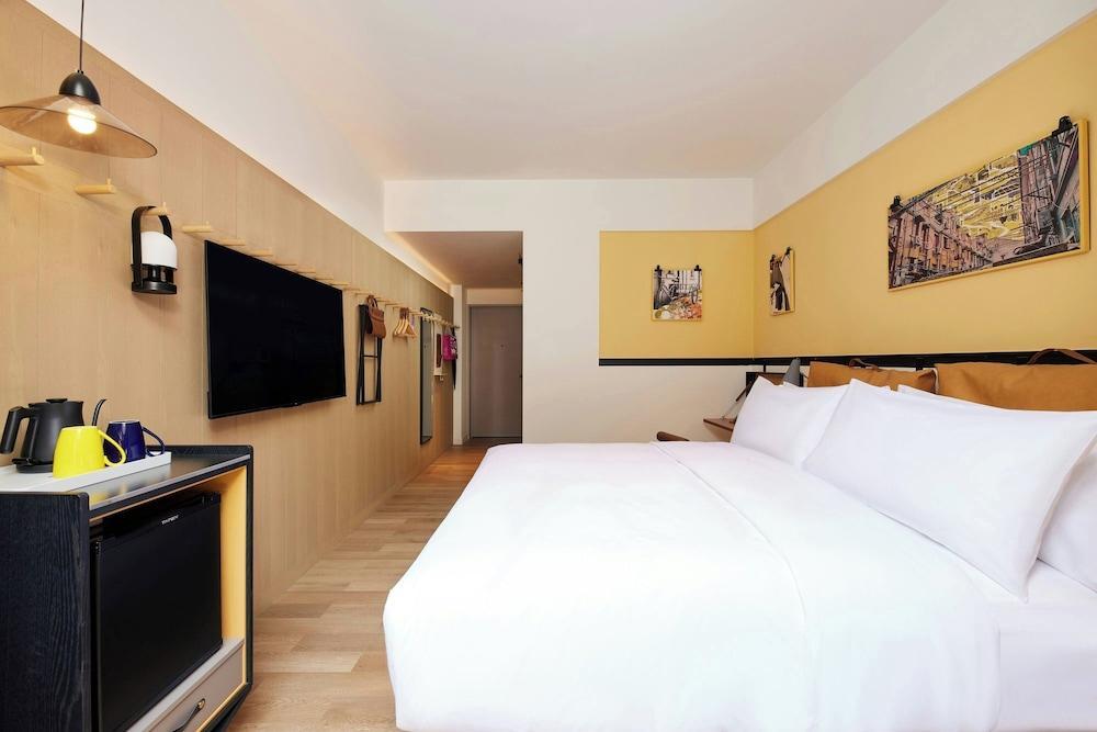 Moxy Shanghai Putuo Room Type - Superior Room, 1 King Bed, City View