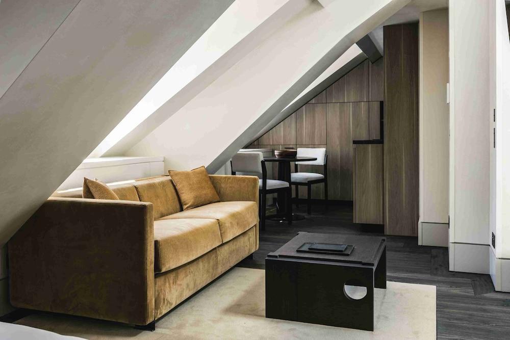 Mondovi Luxury Suites Room Type - Junior Suite Parisian