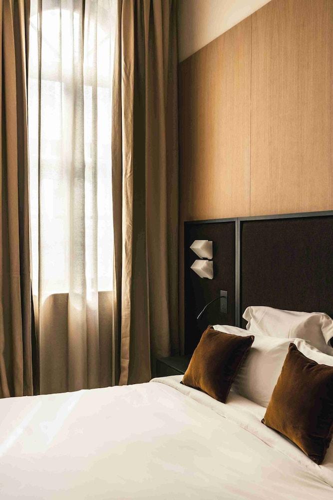 Mondovi Luxury Suites - Tap to explore photos