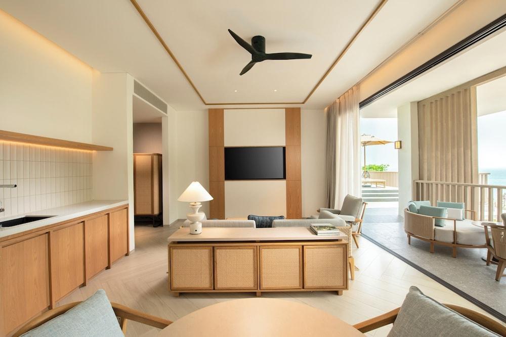 Hilton Burau Bay Langkawi Resort Room Type - Premium Room, 1 King Bed, Terrace (Rooftop)
