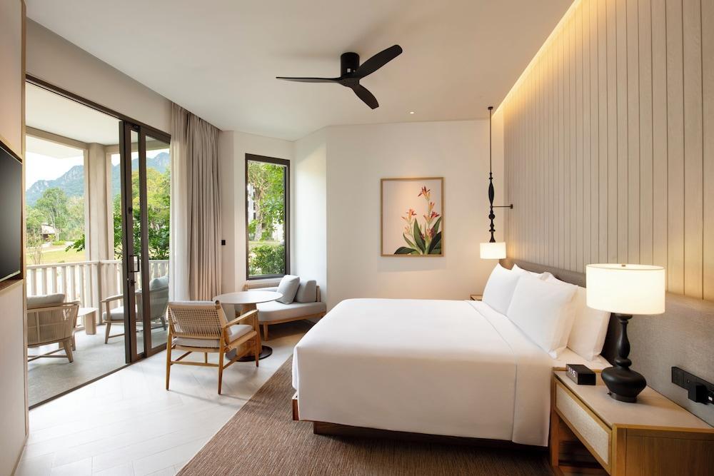 Hilton Burau Bay Langkawi Resort Room Type - Room, 1 King Bed, Balcony