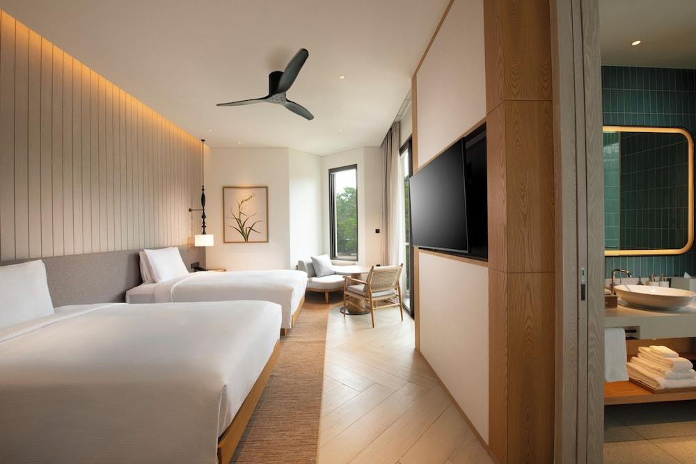 Hilton Burau Bay Langkawi Resort Room Type - Deluxe Room, 2 Twin Beds, Terrace