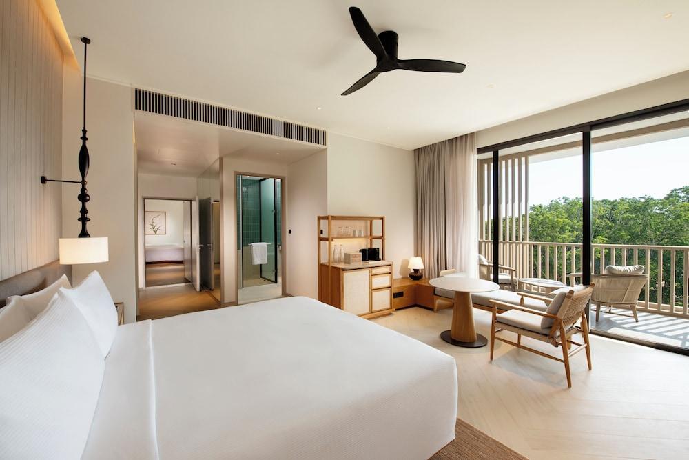 Hilton Burau Bay Langkawi Resort Room Type - Executive Room, 1 King Bed, Balcony