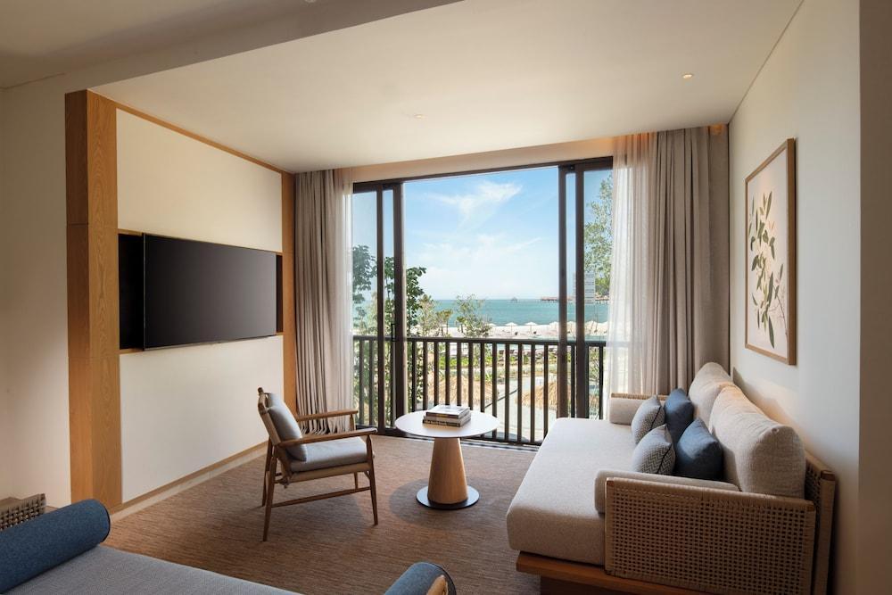 Hilton Burau Bay Langkawi Resort Room Type - Deluxe Suite, 1 King Bed, Sea View
